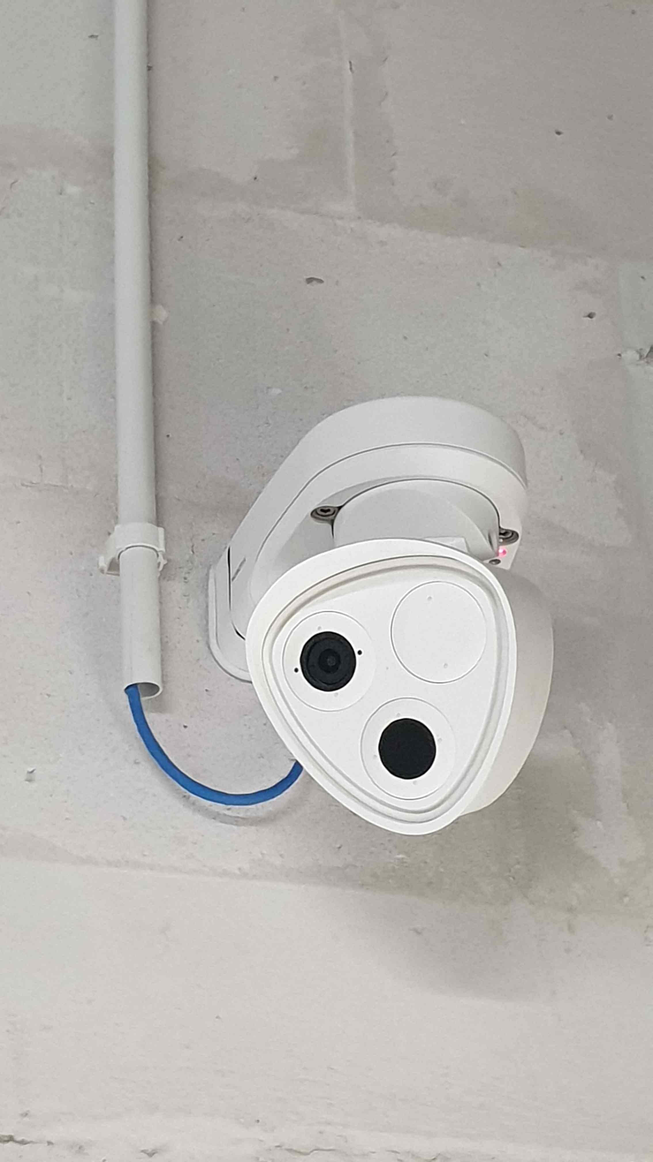 Kamera kopułkowa Dahua – czysta instalacja sufitowa