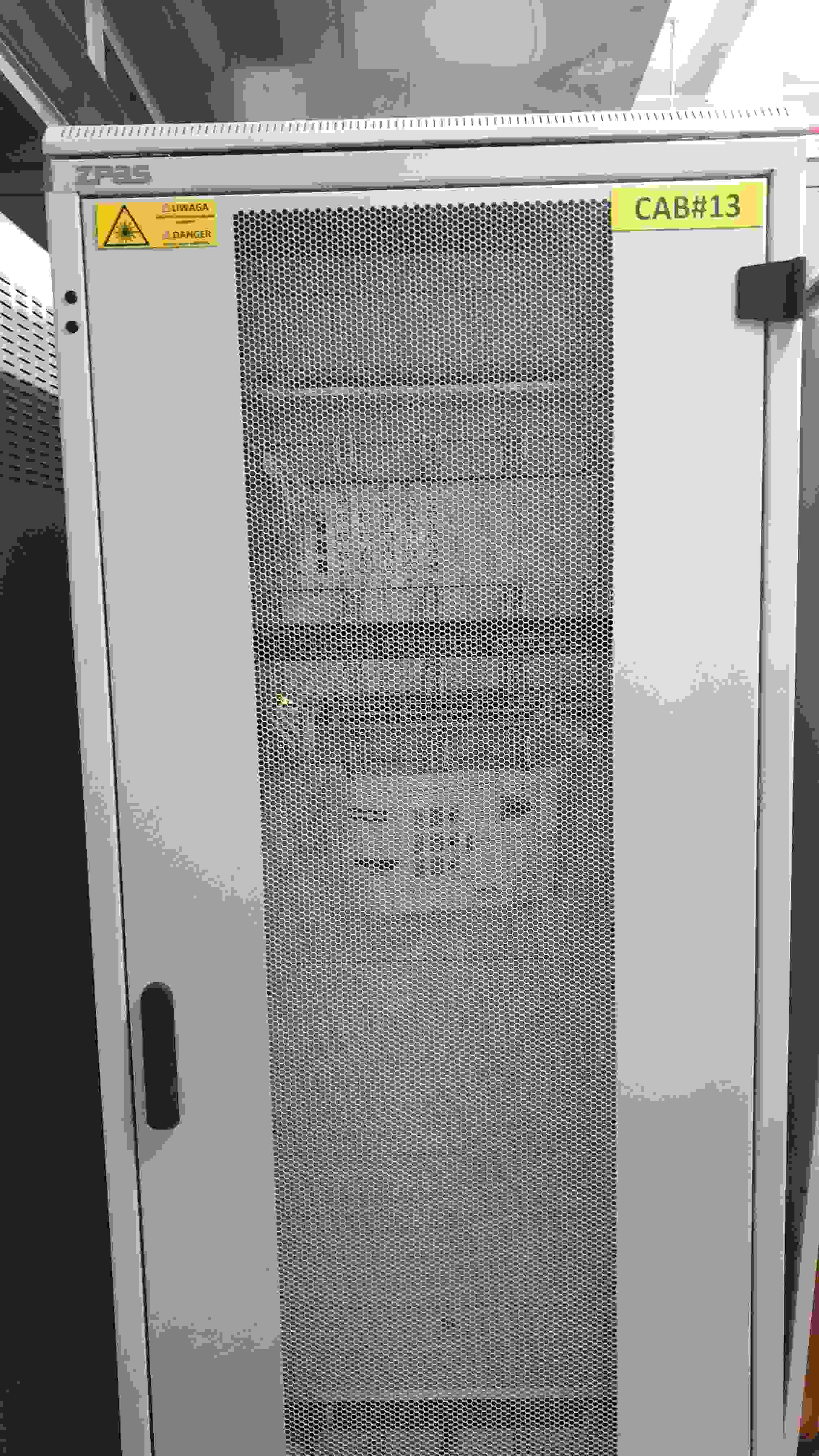 Szafa RACK CAB#13 (ZPAS) – zamknięta szafa teleinformatyczna