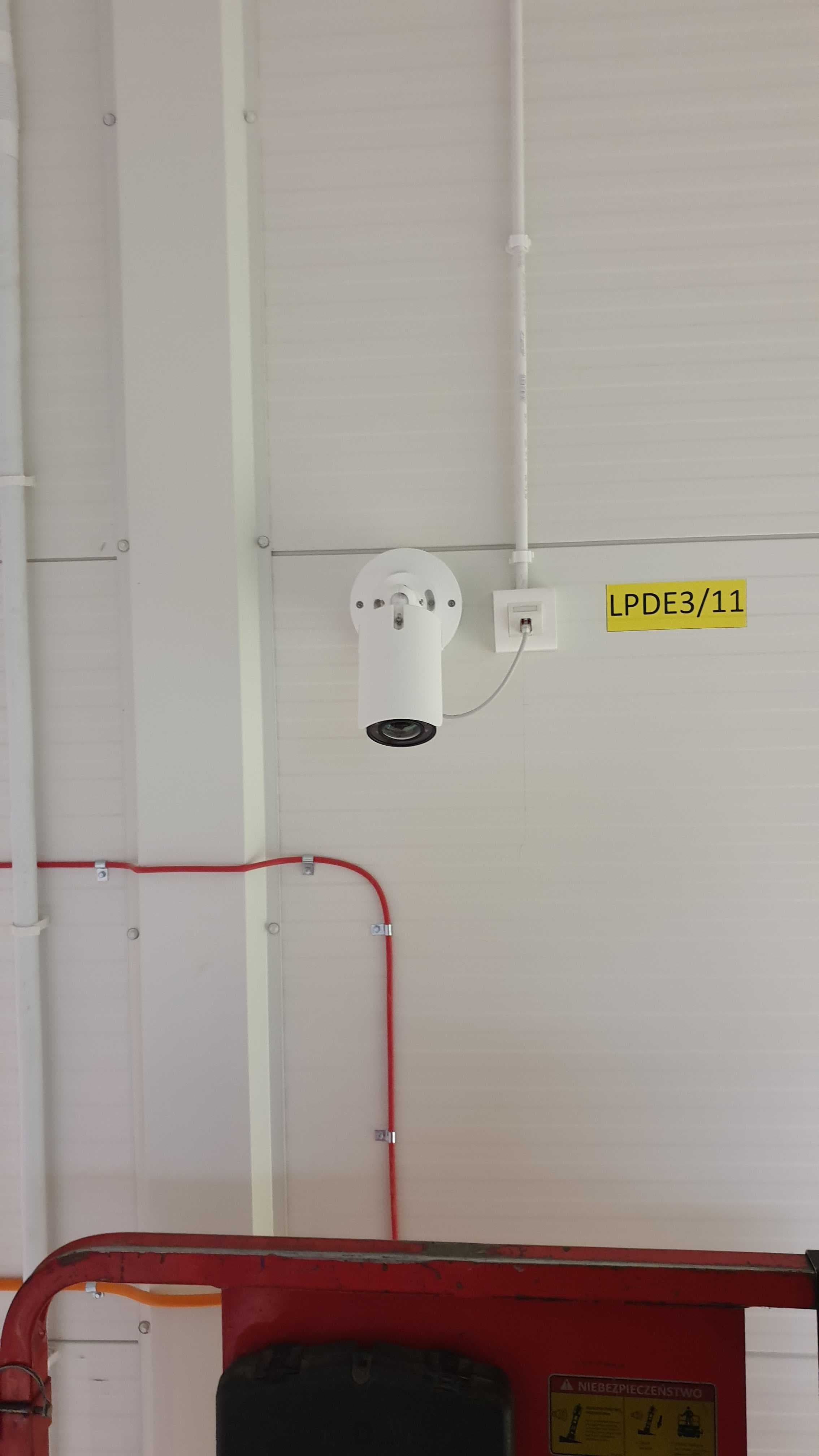 Kamera tubowa bullet LPDE3/11 – instalacja naścienna w hali