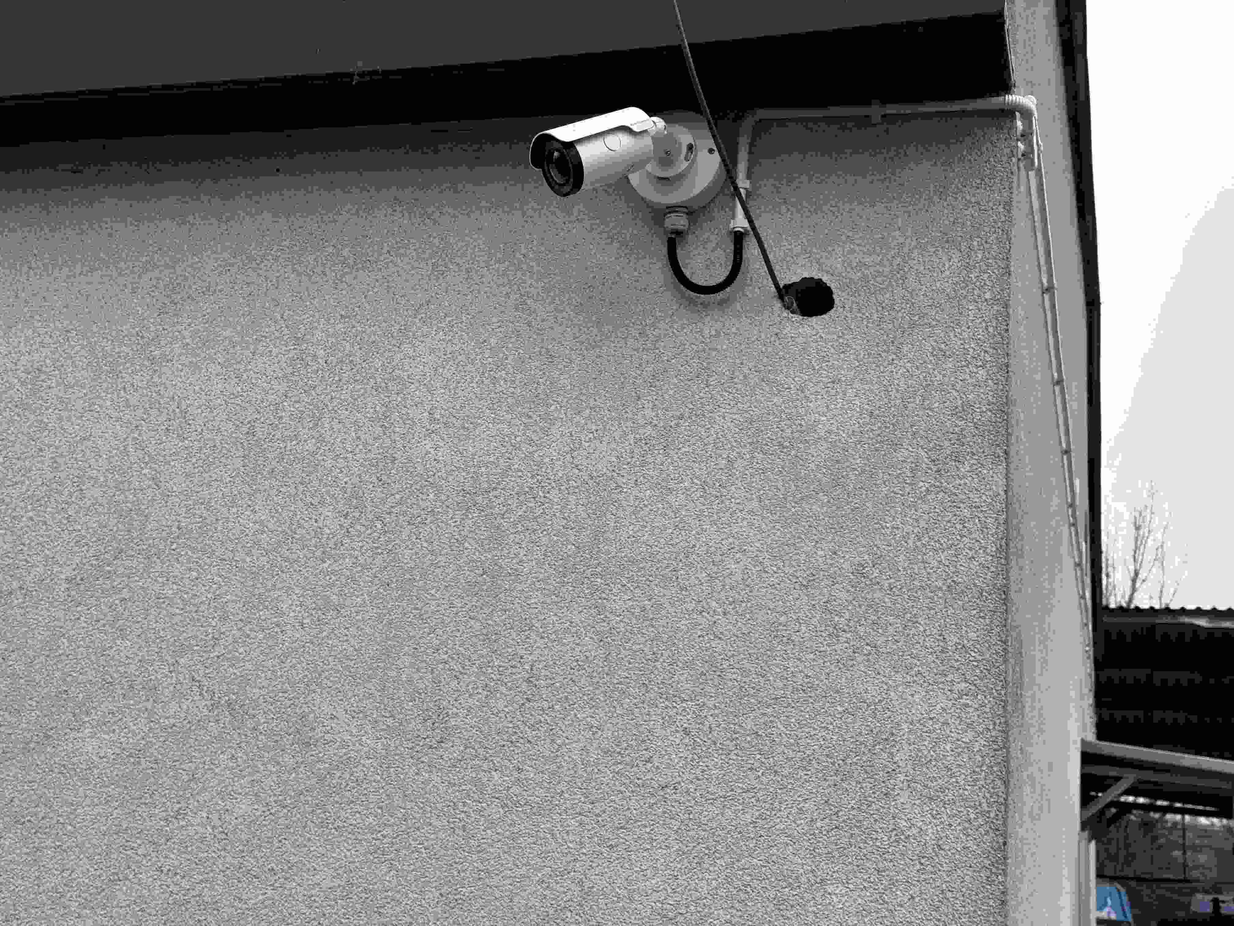 Kamera tubowa bullet na elewacji – monitoring zewnętrzny